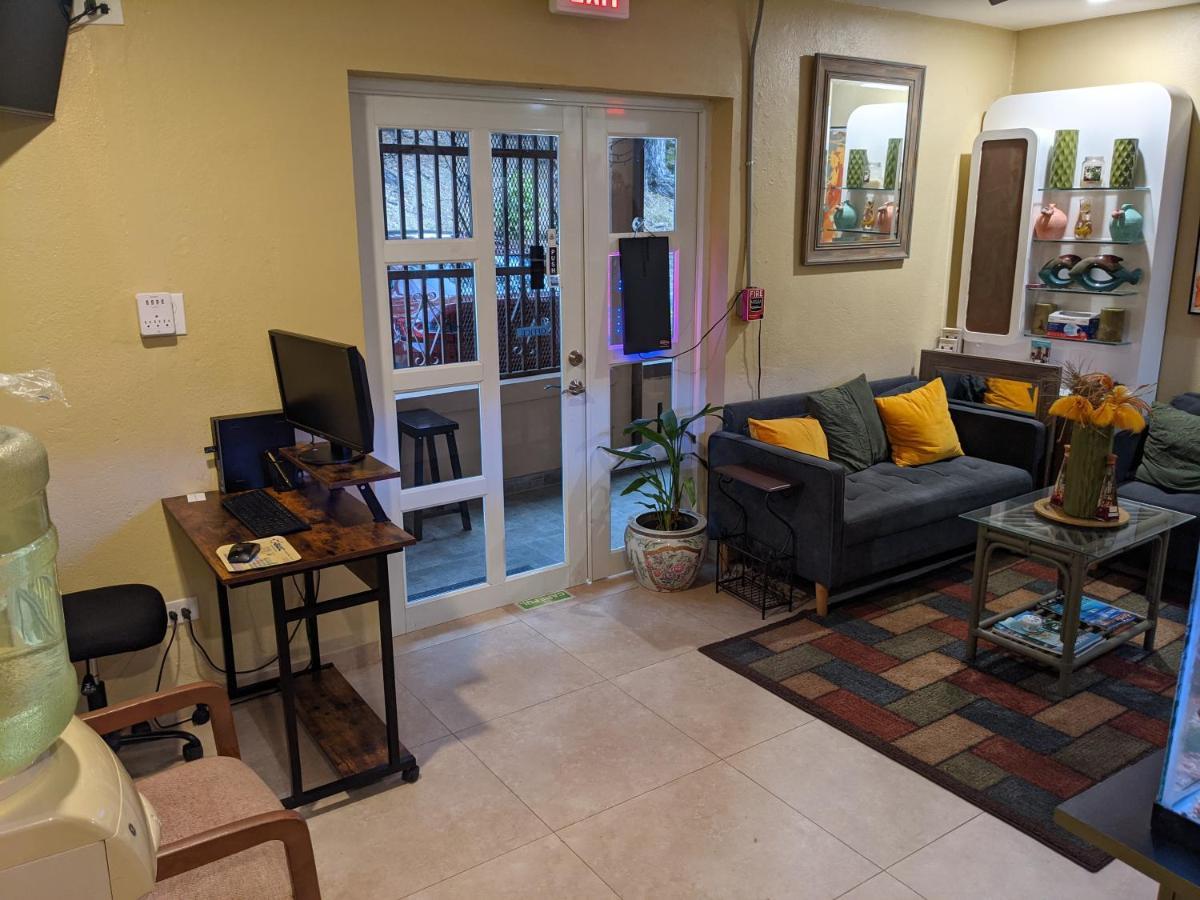 Midtown Guest House Charlotte Amalie Exteriör bild