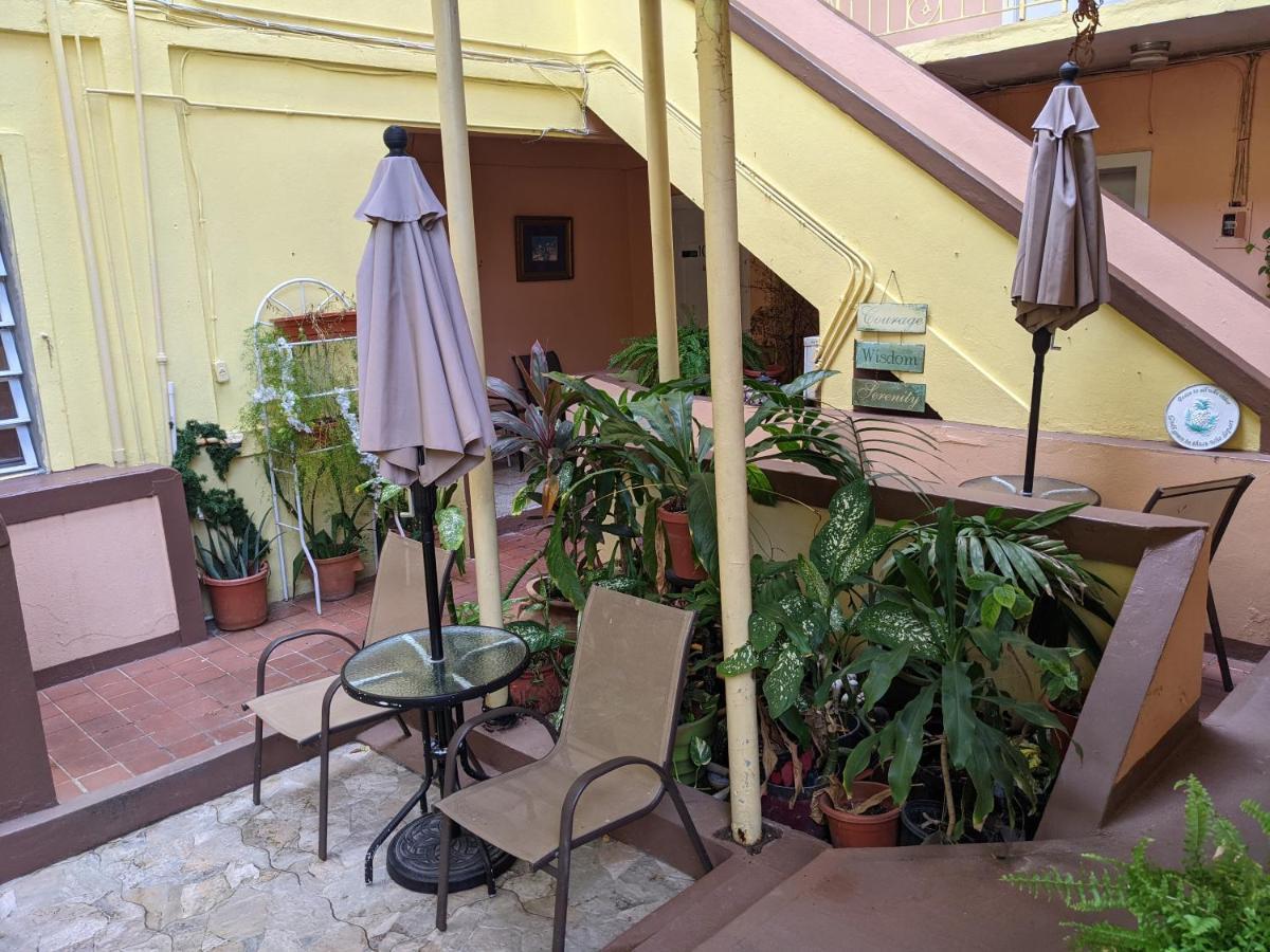 Midtown Guest House Charlotte Amalie Exteriör bild