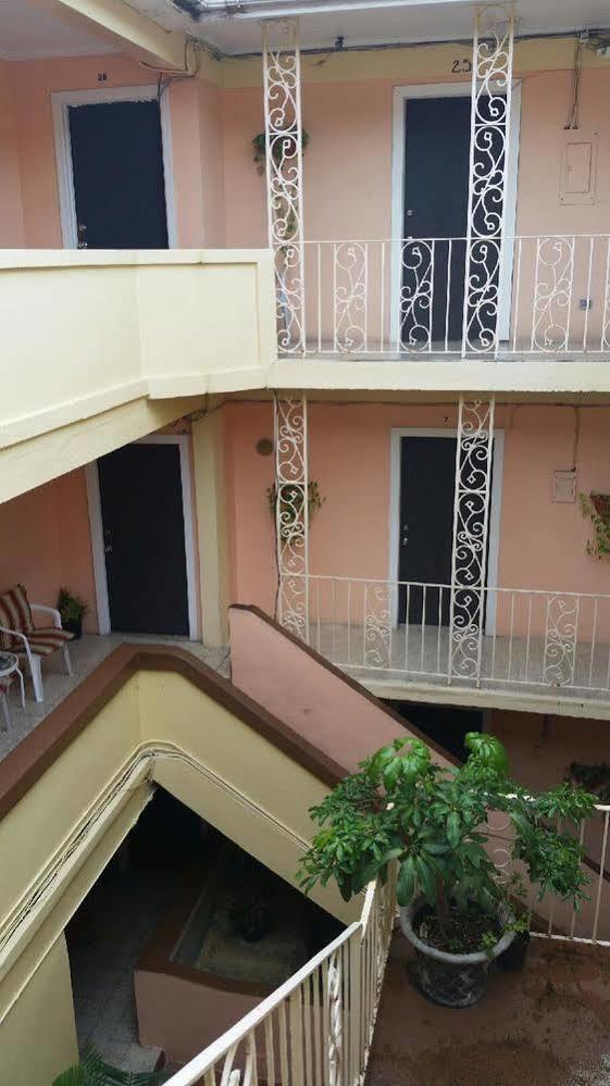 Midtown Guest House Charlotte Amalie Exteriör bild